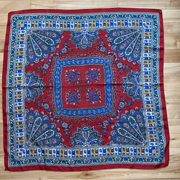 29’ x 29’ silk square - Picture 4 of 5